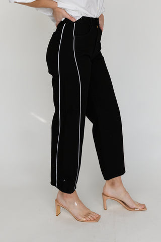 Nicolete Barrel Jean Twist - Black