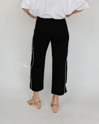 Nicolete Barrel Jean Twist - Black