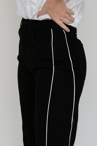 Nicolete Barrel Jean Twist - Black