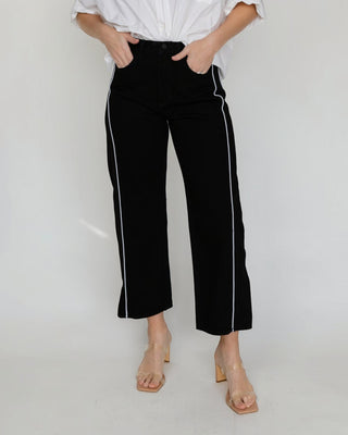 Nicolete Barrel Jean Twist - Black